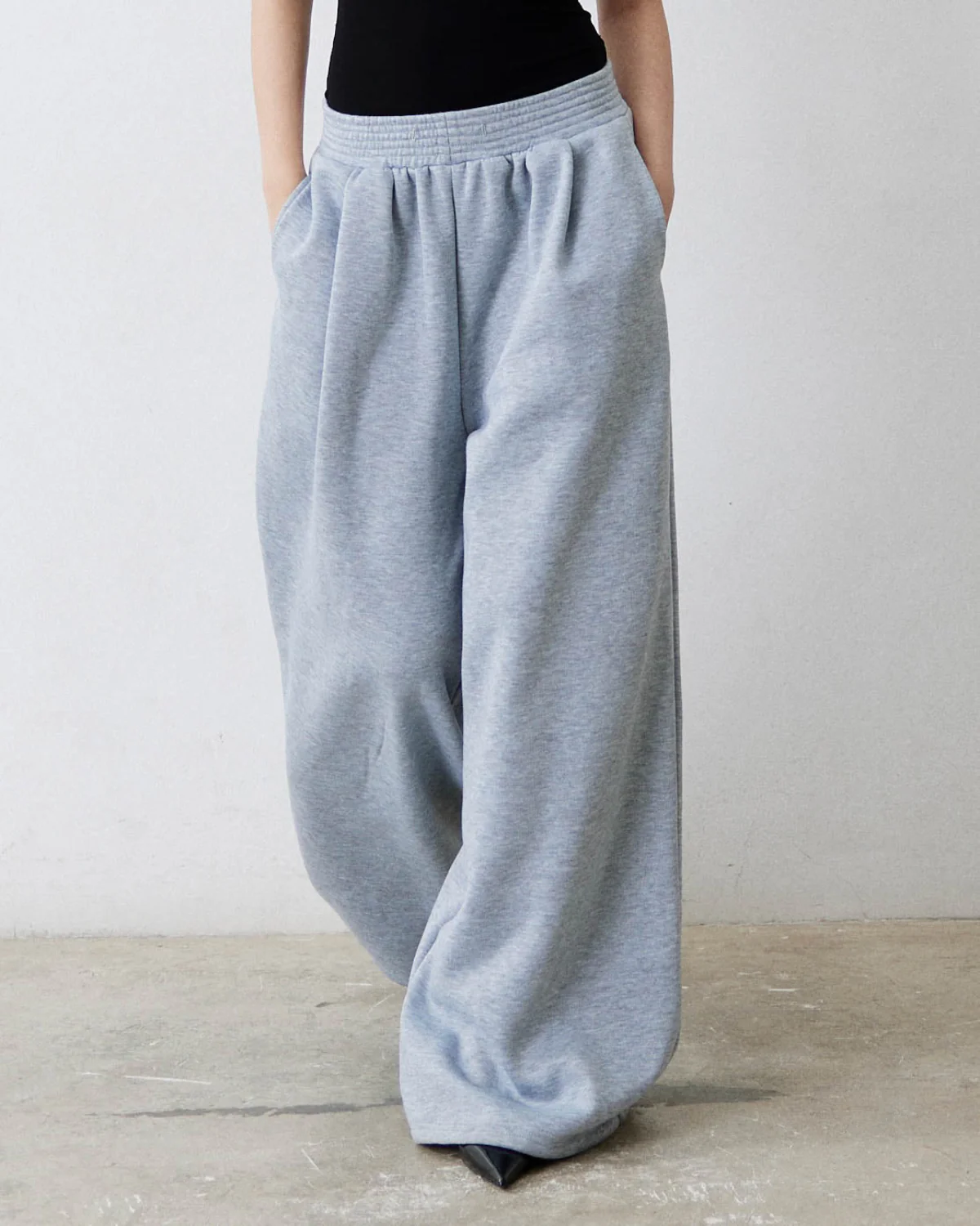 baggy sweatpants