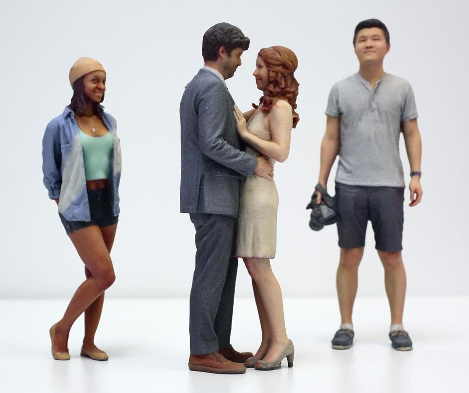 Custom Figurines from Photo – 7 Unique Keepsakes